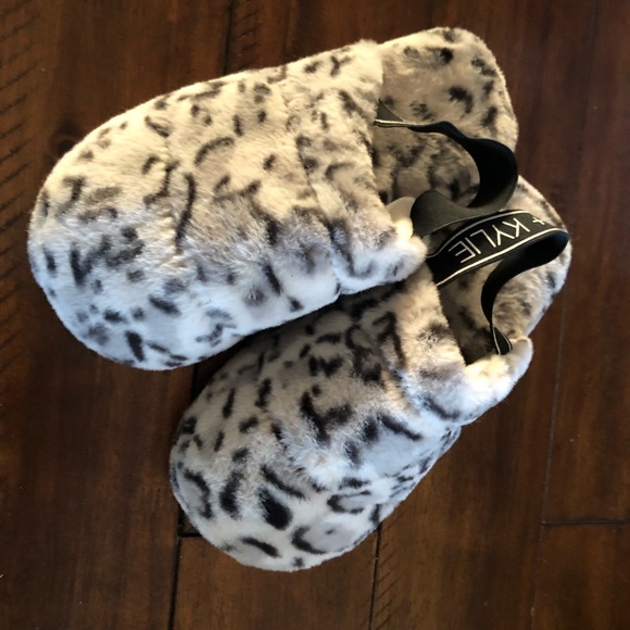 Kendall & Kylie NEW slippers - Picture 2 of 5